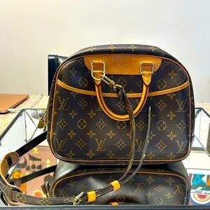 Louis Vuitton Purse- Trouville Edition! With Original Box and Dust Bag!